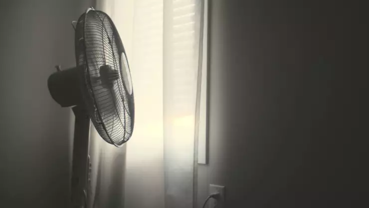 Por esta razón NO DEBES dormir toda la noche con el ventilador