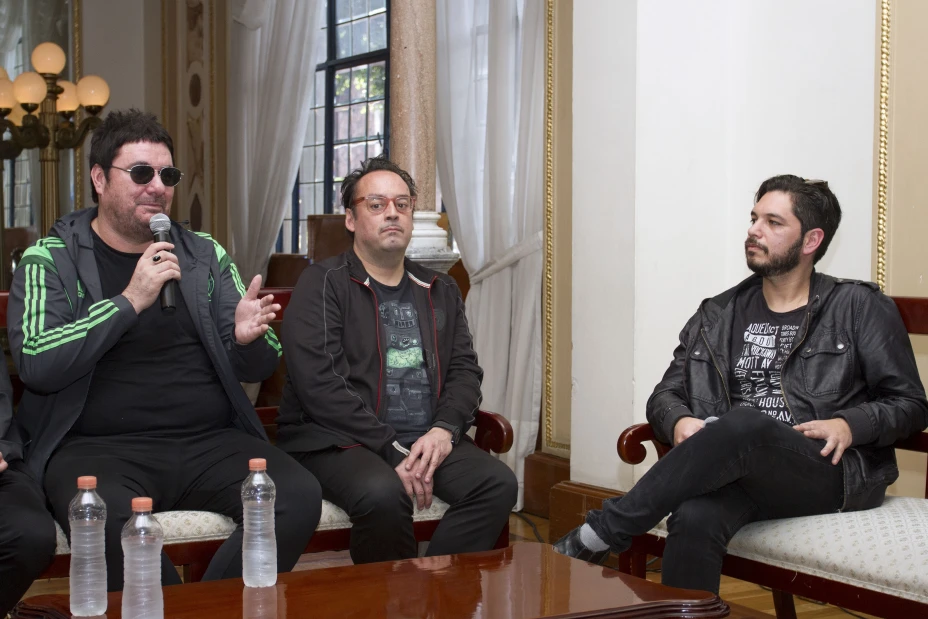 Los Tres en conferencia
