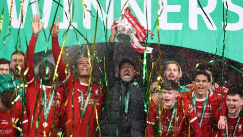 Liverpool alza la Carabao Cup