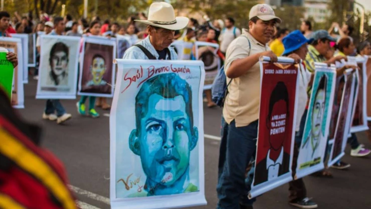 padre Saúl 43 normalistas Ayotzinapa.jpg