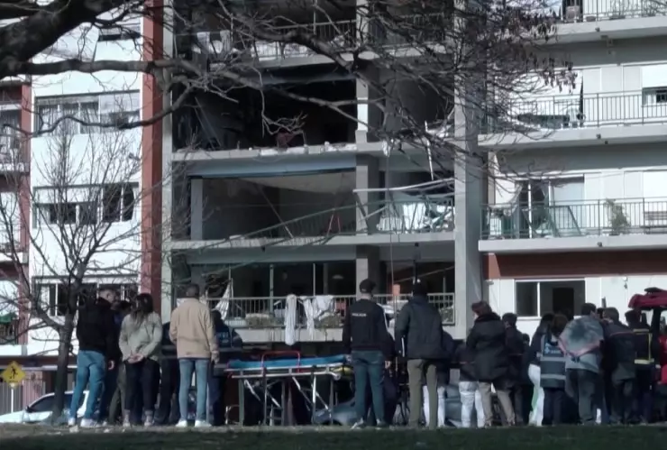Explosión de edificio en Montevideo deja 10 heridos, familias damnificadas y cuantiosos daños.