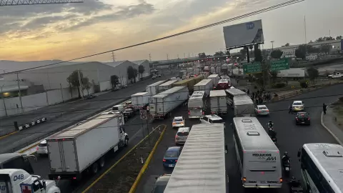 caseta de tepotzotlán cerrada méxico querétaro 24 de abril.jpg