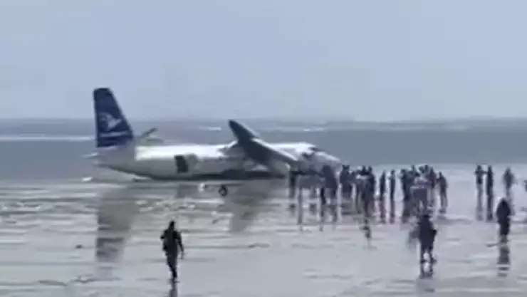 Avión varado en Somalia