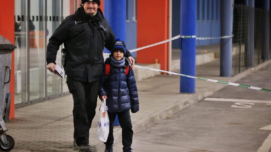 niño ucraniano de 11 años huye solo de ucrania tras invasión de rusia