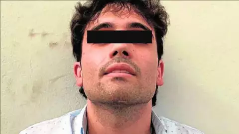 Difunden primera foto de extradición de Ovidio Guzmán “El Ratón” a Estados Unidos (FOTO).jpg