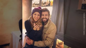 Shakira y Pique FIFA BALLON 2011.jpg
