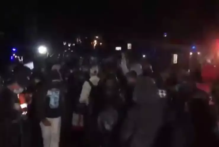 Caravana migrante rompe cerco e ingresa a Guatemala.