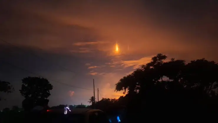 Captan EXTRAÑA LUZ ROJA en cielo de Veracruz ¿La viste?