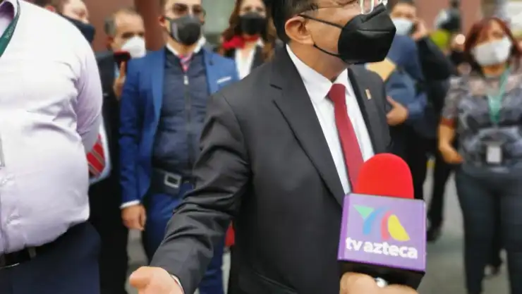 GUERRA ÁLVAREZ ATIENDE A MANIFESTANTES.jpeg