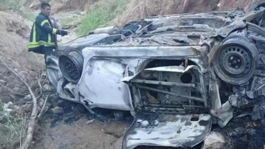 carro caído.jpg