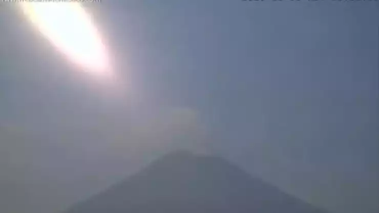 Extraña luz en el volcán Popocatépetl