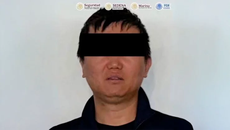 Ficha roja de Interpol para Zhi Dong Zhang, fugado en CDMX