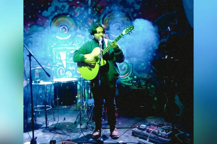 Actualmente, Macario Martínez ya dejó su trabajo de limpieza en la Ciudad de México, y lo han invitado a programas de radio, televisión y festivales de música como el Vive Latino. | Fotos: INSTAGRAM / @macariomartinez_