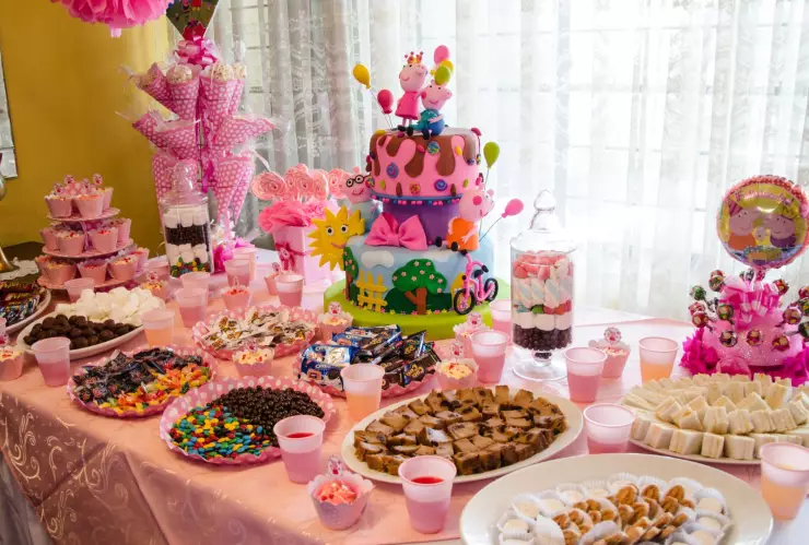 Madre de familia corre a invitados de la fiesta de su hija