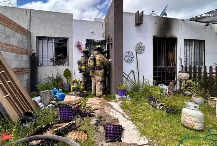 Incendio San Juan del Rio, perrito y su dueño rescatados