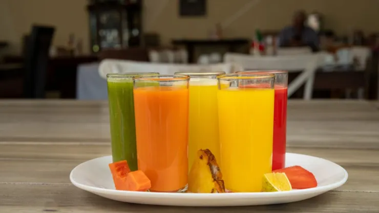 ¿Qué jugos matutinos son mejores para desinflamar el rostro hinchado al despertar?