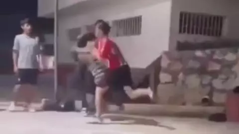 VIDEO Fuerte pelea en reta de fútbol cobra la vida de un jugador, FGE investiga