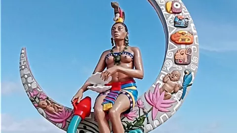 Diosa Ixchel Ella es la diosa maya y lunar de Isla Mujeres.jpg