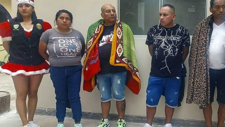 POLICÍAS DISFRAZADOS DE SANTA CLAUS PERÚ