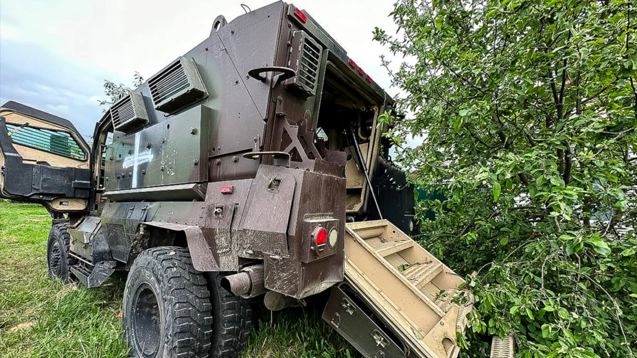 Vehículo militar dañado en la región rusa de Belgorod.