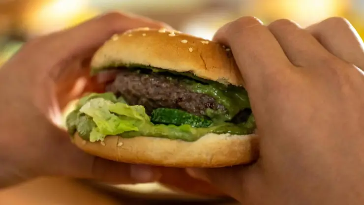¿Cuáles son los síntomas que provoca la bacteria que encontraron en las hamburguesas de McDonald’s_.jpg