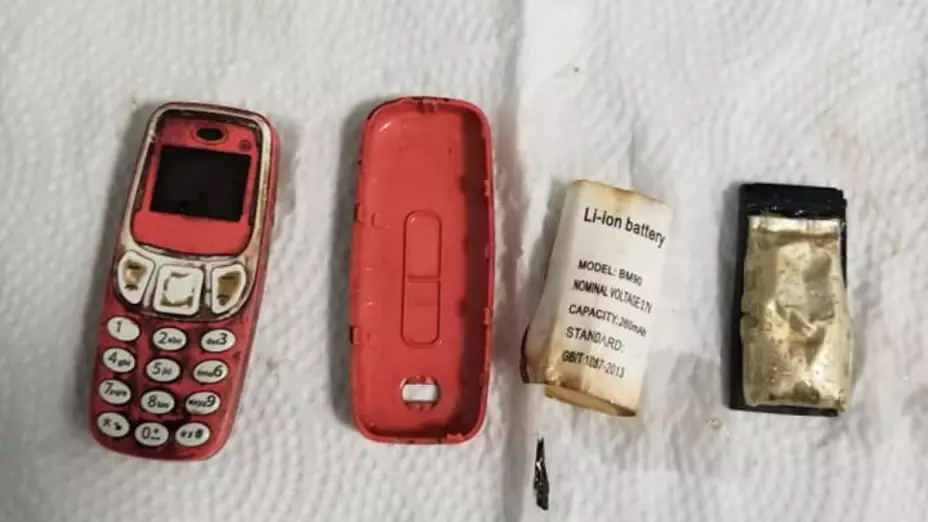 medicos-nokia-3310-estomago