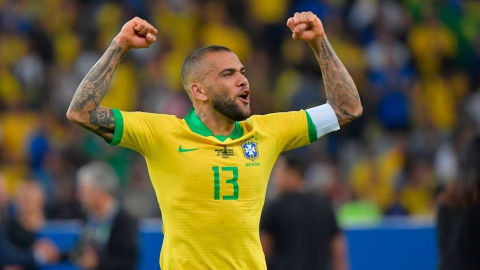 Dani Alves va por todo