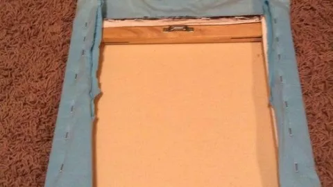 7 ideas para reciclar ropa vieja que ya no uses y transformarla en decoración de pared para tu casa