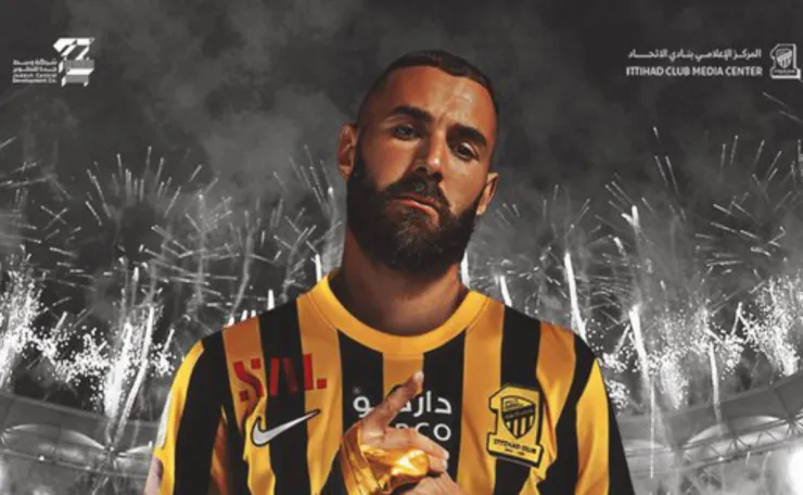 Karim Benzema con la camiseta del Al Ittihad