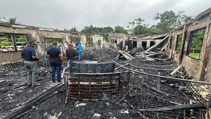 incendio-escuela-guyana-provocado-estudiante