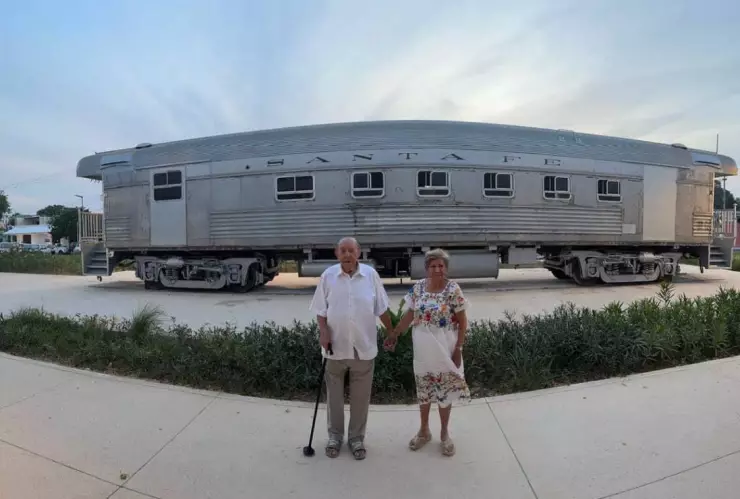 VIRAL_ Abuelitos yucatecos encuentran en La Plancha el vagón donde viajaron a su luna de miel en los 50s