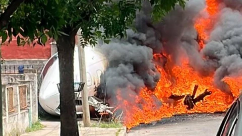 Avión se despista y choca contra una casa en San Fernando (VIDEO)