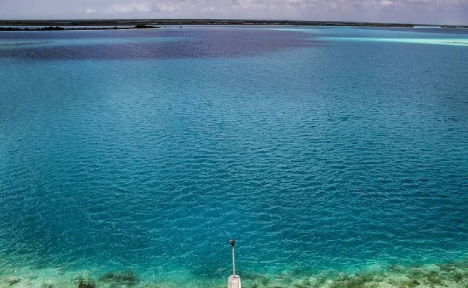 Hombre muere ahogado en la Laguna de siete colores de Bacalar