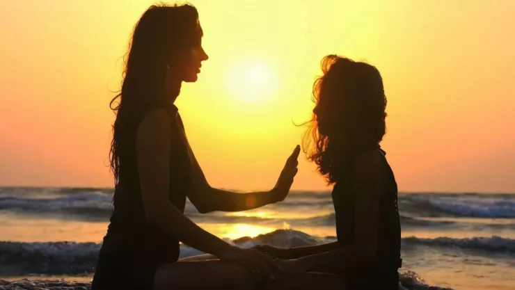 La manera correcta de limpiar el karma de tus relaciones pasadas