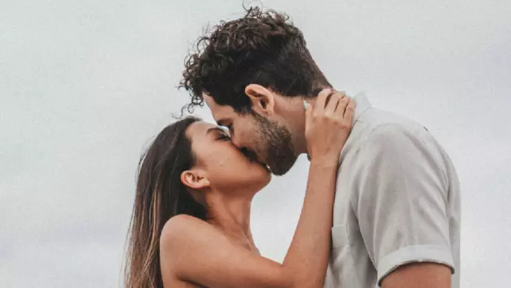 ¿Cuáles son los beneficios de besar?