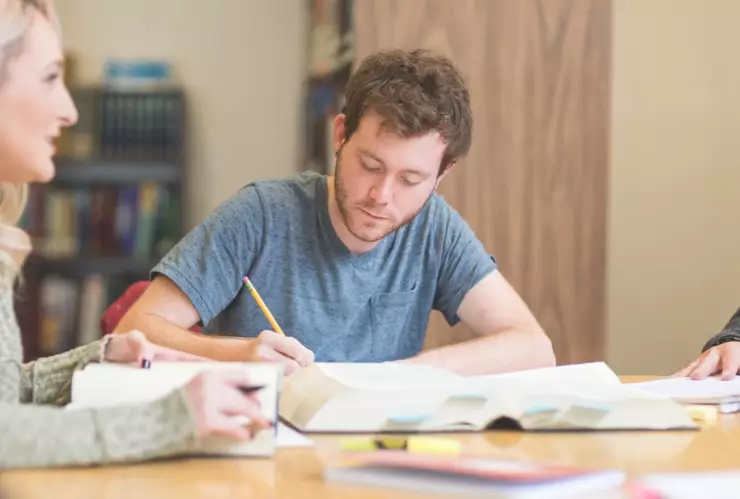 La decisión de si estudiar una maestría o una especialidad ahora tiene una respuesta clara