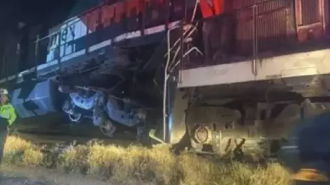 ¡Alerta! Reportan fuerte CHOQUE frontal entre trenes; desata emergencia