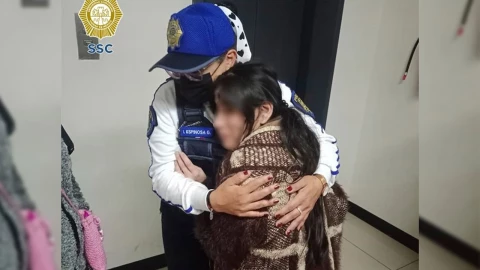 Policías Metro CDMX localizan a joven con alerta de búsqueda