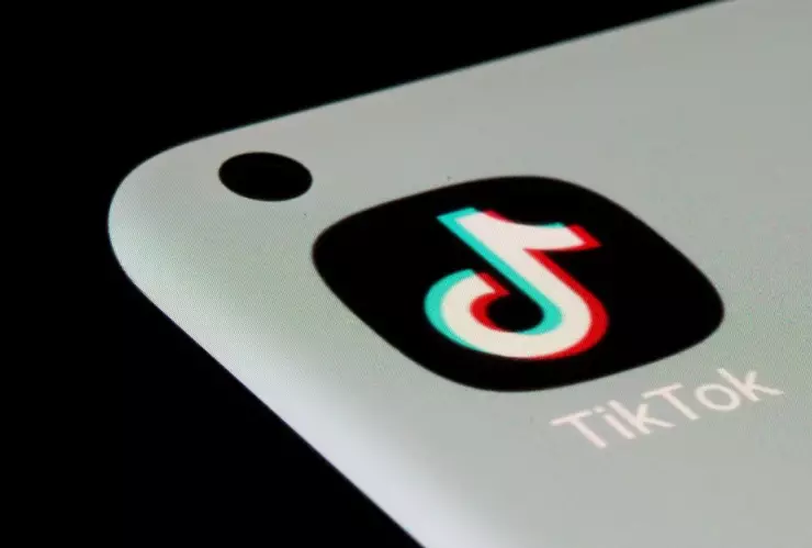 Chocan por ir grabando video de TikTok