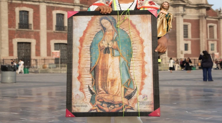 Todos los elementos en la imagen de la Virgen de Guadalupe tienen un significado para la religión católica