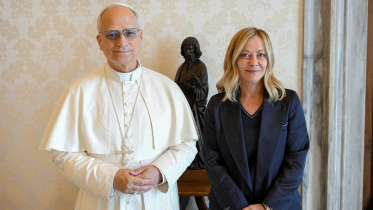 El Papa León XIV se reúne con la Primera Ministra de Italia, Giorgia Meloni , en el Vaticano, 2 de julio de 2025.