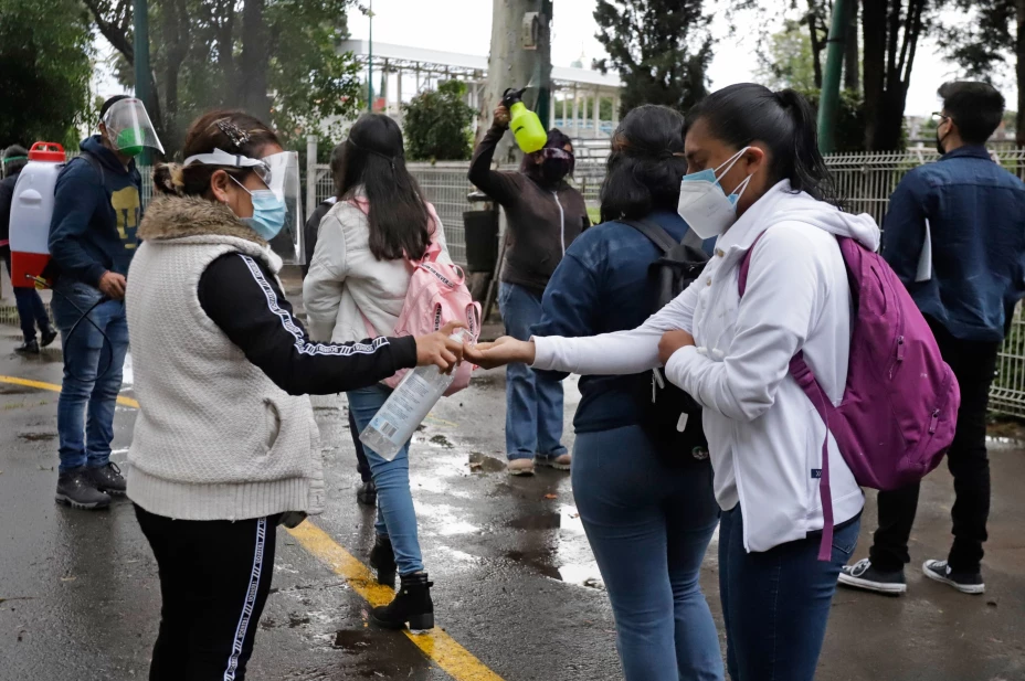 Miles de alumnos regresaron a las clases presenciales en la capital Poblana