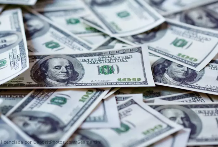 dólares