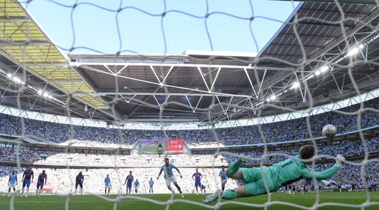 La regla 14 de la FIFA regula todas las posibilidades durante el cobro de un penal