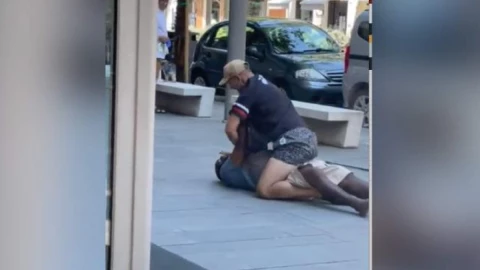 Muere nigeriano a manos de un italiano