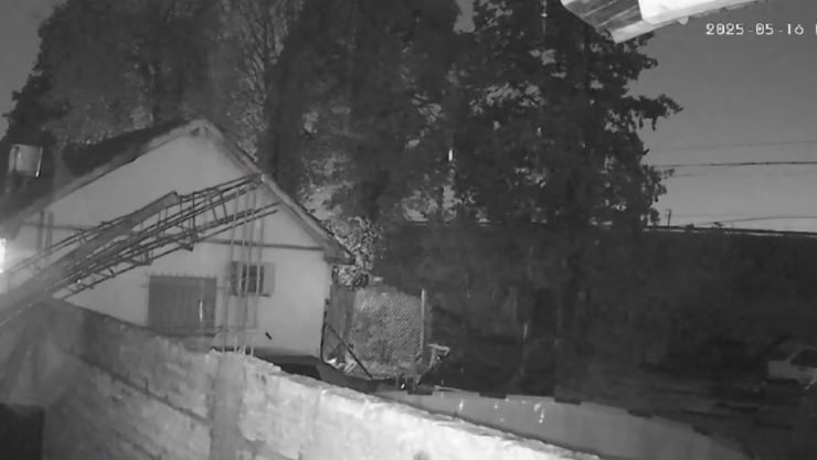 Captan supuesto fantasma en patio trasero y el video se hace viral