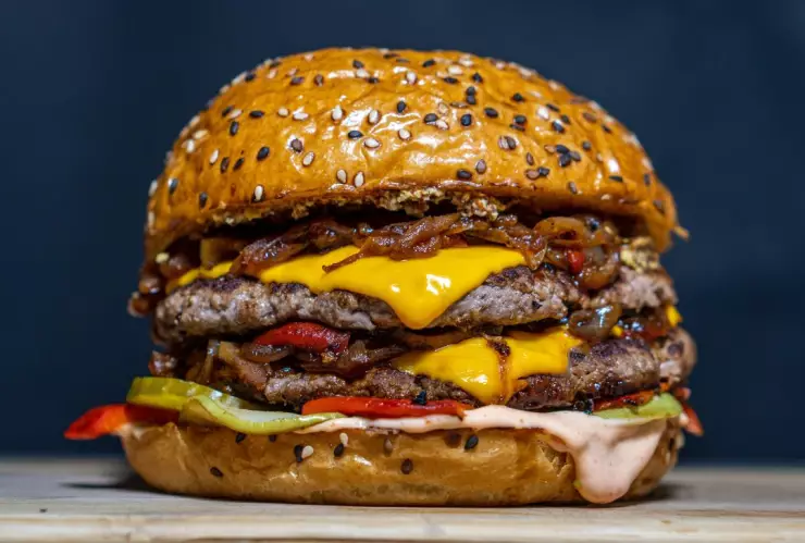 Por dia del niño Carls Jr ofrece hamburguesas gratis