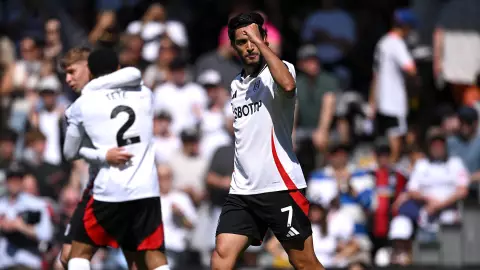 Raúl Jiménez renueva contrato con el Fulham de la Premier League hasta 2026