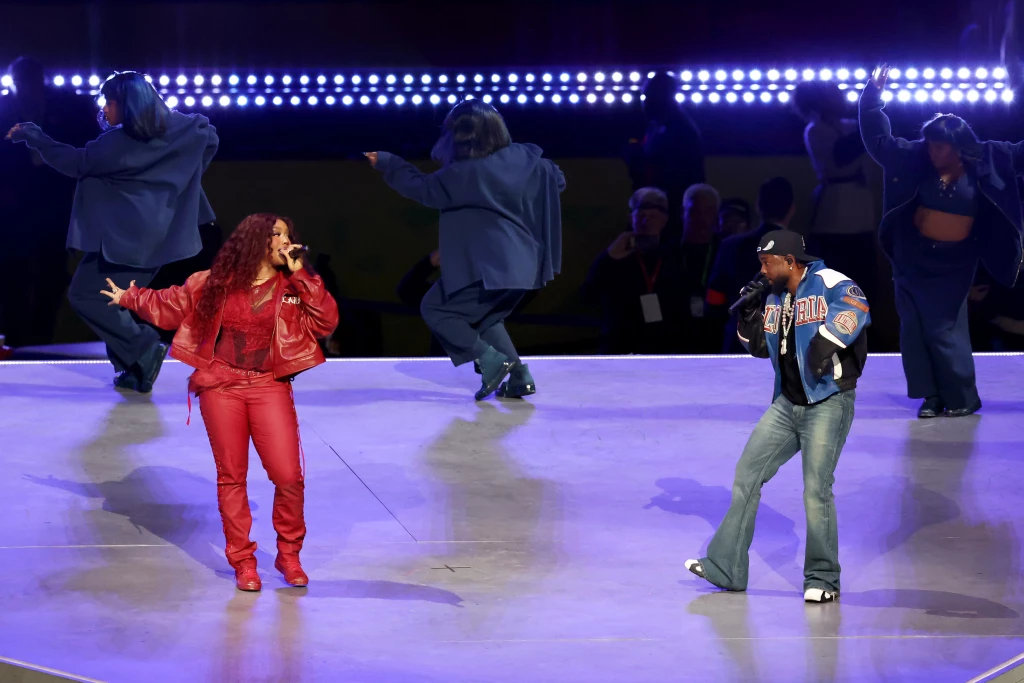 Los mensajes ocultos del outfit de Kendrick Lamar en el Super Bowl LIX