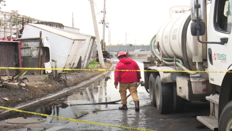 Derrame de combustible en Ciudad Lago, Nezahualcóyotl, ya afecta tomas de agua en la zona